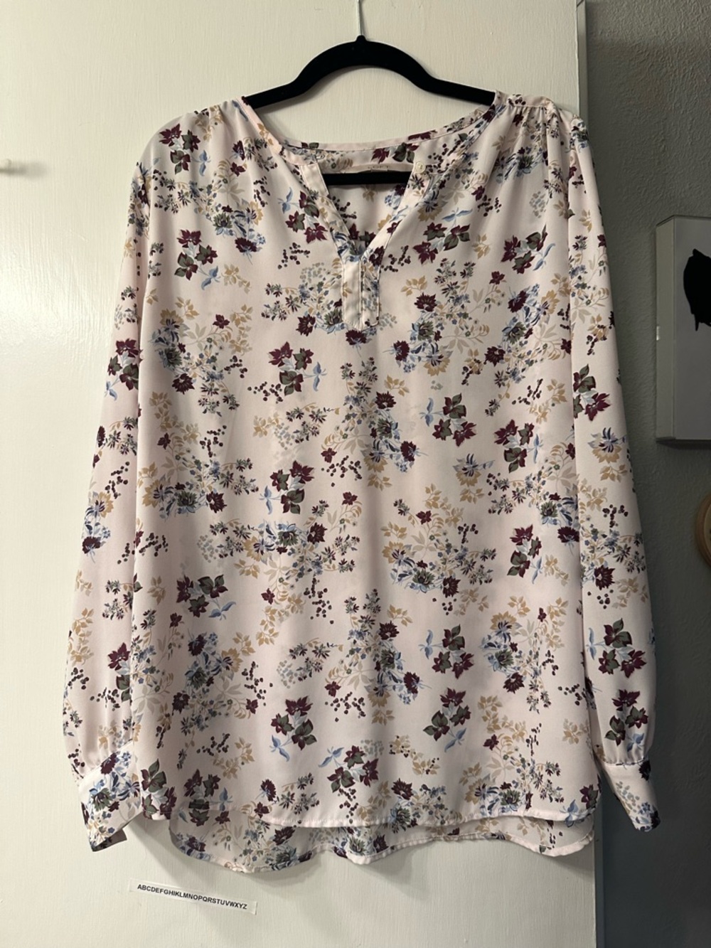 LOFT Cream Floral V-Neck Long-Sleeve Blouse